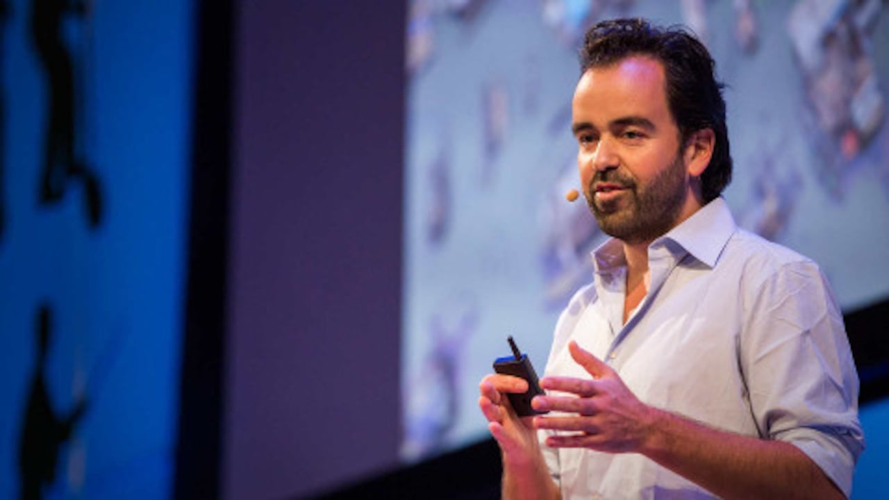 Iwan Baan es el fotógrafo que ha viajado por el mundo descubriendo cómo las personas literalmente se adaptan donde sea para vivir.