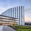 El nuevo CTIC Luis Carlos Sarmiento Angulo está ubicado en el norte de Bogotá, sobre la calle 170 en la localidad de Usaquén.