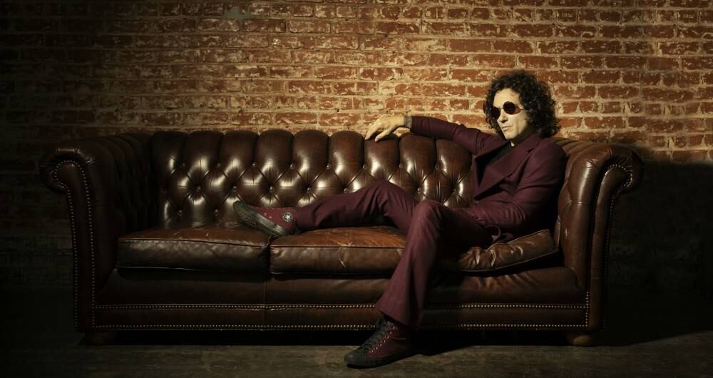 Décadas de actividad llegarán a su fin muy pronto. La voz de Bunbury, por salud, se abstendrá de cantarle al público. Foto: Warner Music