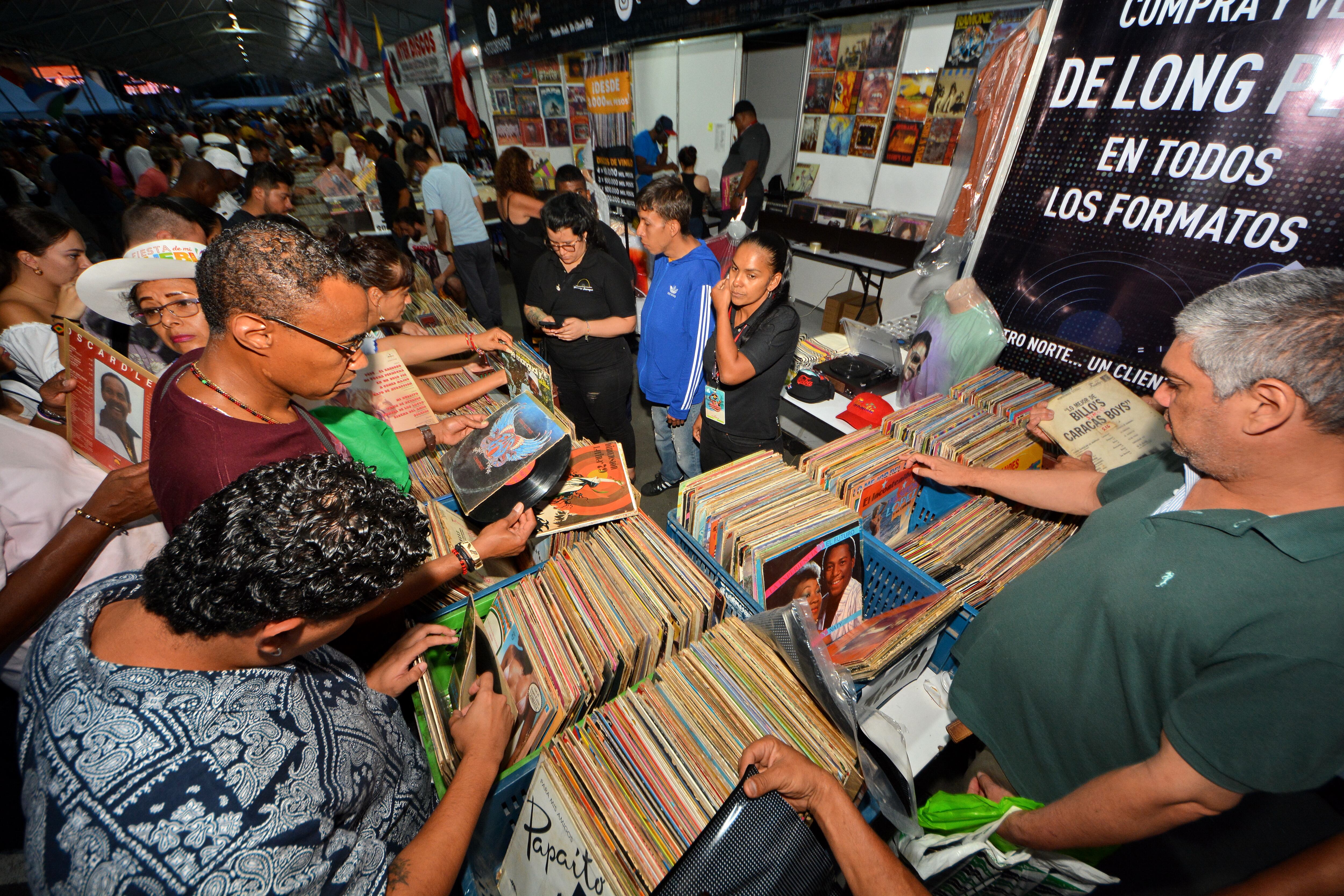 Cali inició su fiesta y con ella los salseros más empedernidos disfrutan de seis días de fiesta y guaguancó en las Canchas Panamericanas, donde se realiza el Encuentro de Melómanos y Coleccionistas, celebración que nació en el año 1991 y que ha vivido transformaciones durante toda su trayectoria, consolidándose como uno de los principales atractivos de esta festividad.