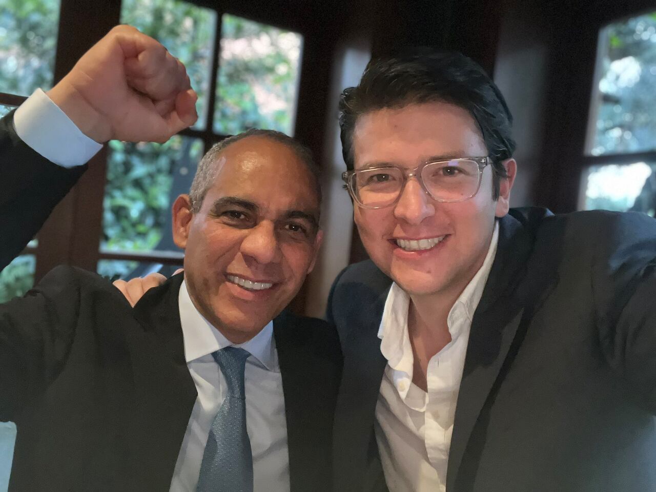 El general (r) Enrique Zapateiro y Miguel Uribe Turbay