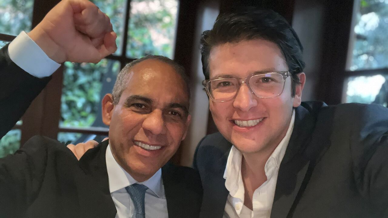El general (r) Enrique Zapateiro y Miguel Uribe Turbay.