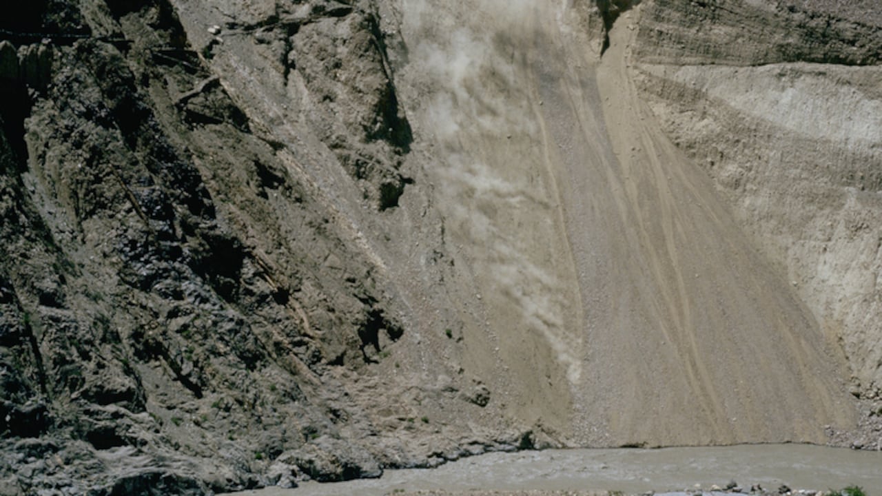 El deslizamiento de tierra ocurrió cerca de Pine Canyon Road entre Shaffer Road y Blaisdell Road.