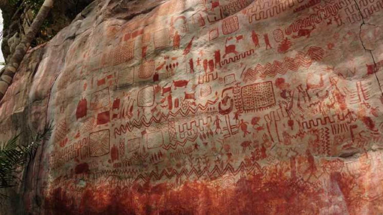 En el Parque Nacional Natural Serranía Chiribiquete se encuentran pinturas rupestres que reflejan las formas de vida de indígenas que habitaron ese territorio hace por lo menos 20.000 años.