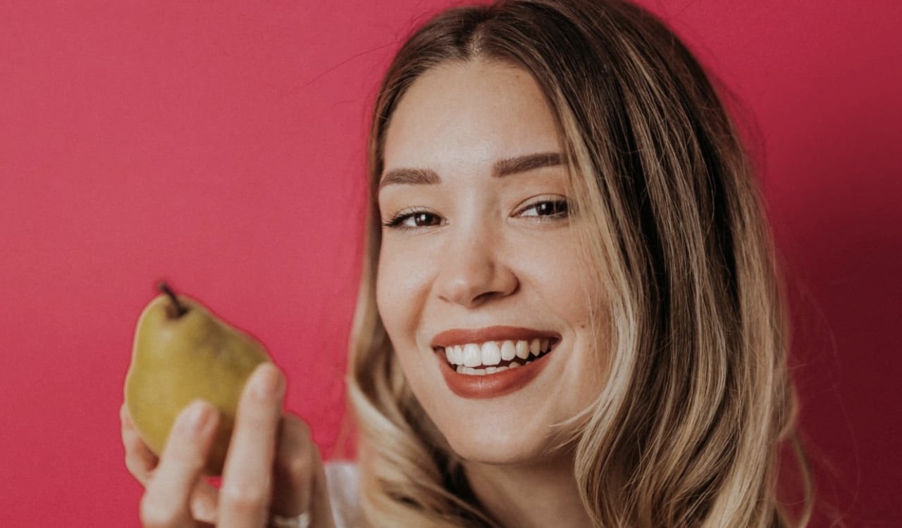 La pera, al ser rica en fibras como la pectina, ayuda a disminuir el colesterol malo LDL