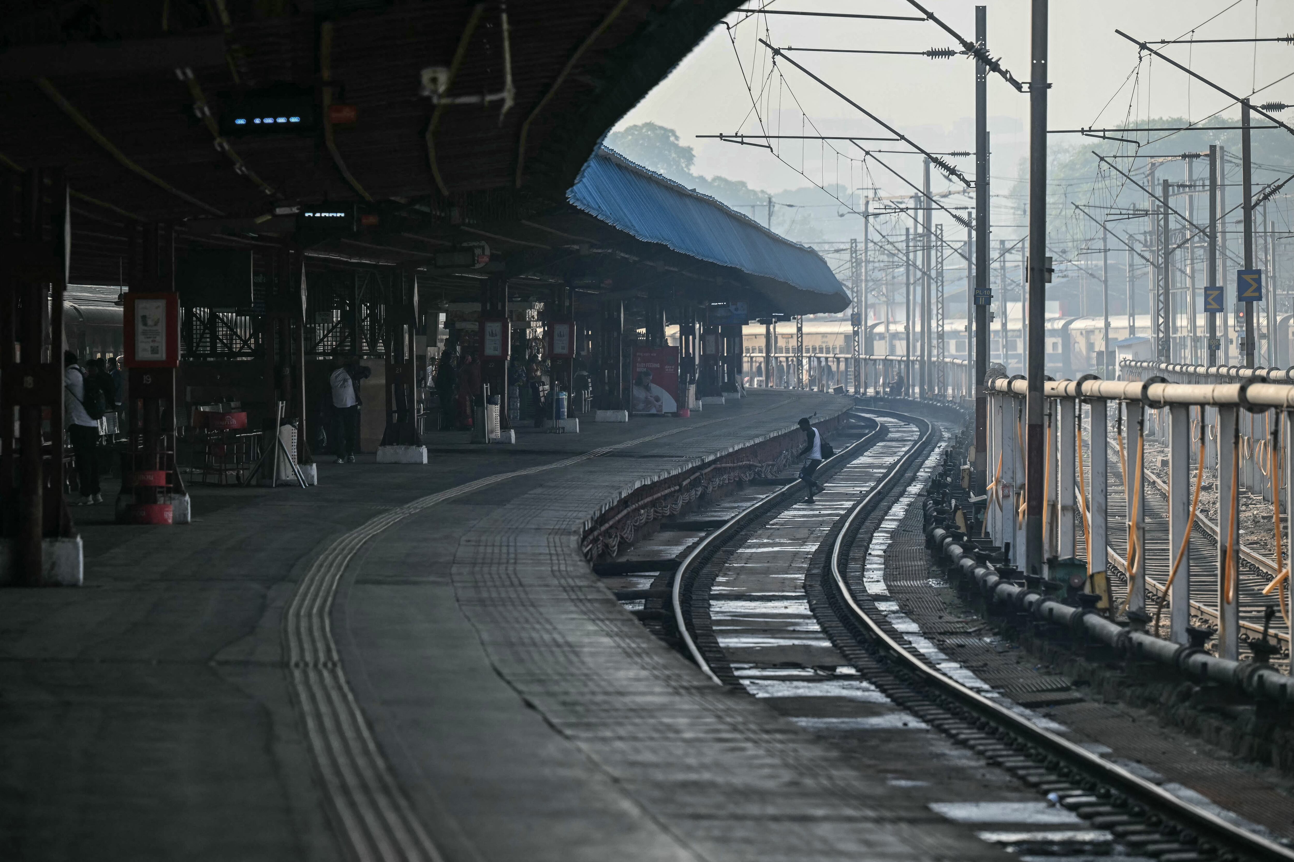A general view shows a platform at the New Delhi railway station in New Delhi on February 16, 2025. At least 15 people died during a stampede at a railway station in India's capital late on February 15 when surging crowds scrambled to catch trains to the world's largest religious gathering, a medical official told AFP. (Photo by Sajjad HUSSAIN / AFP)