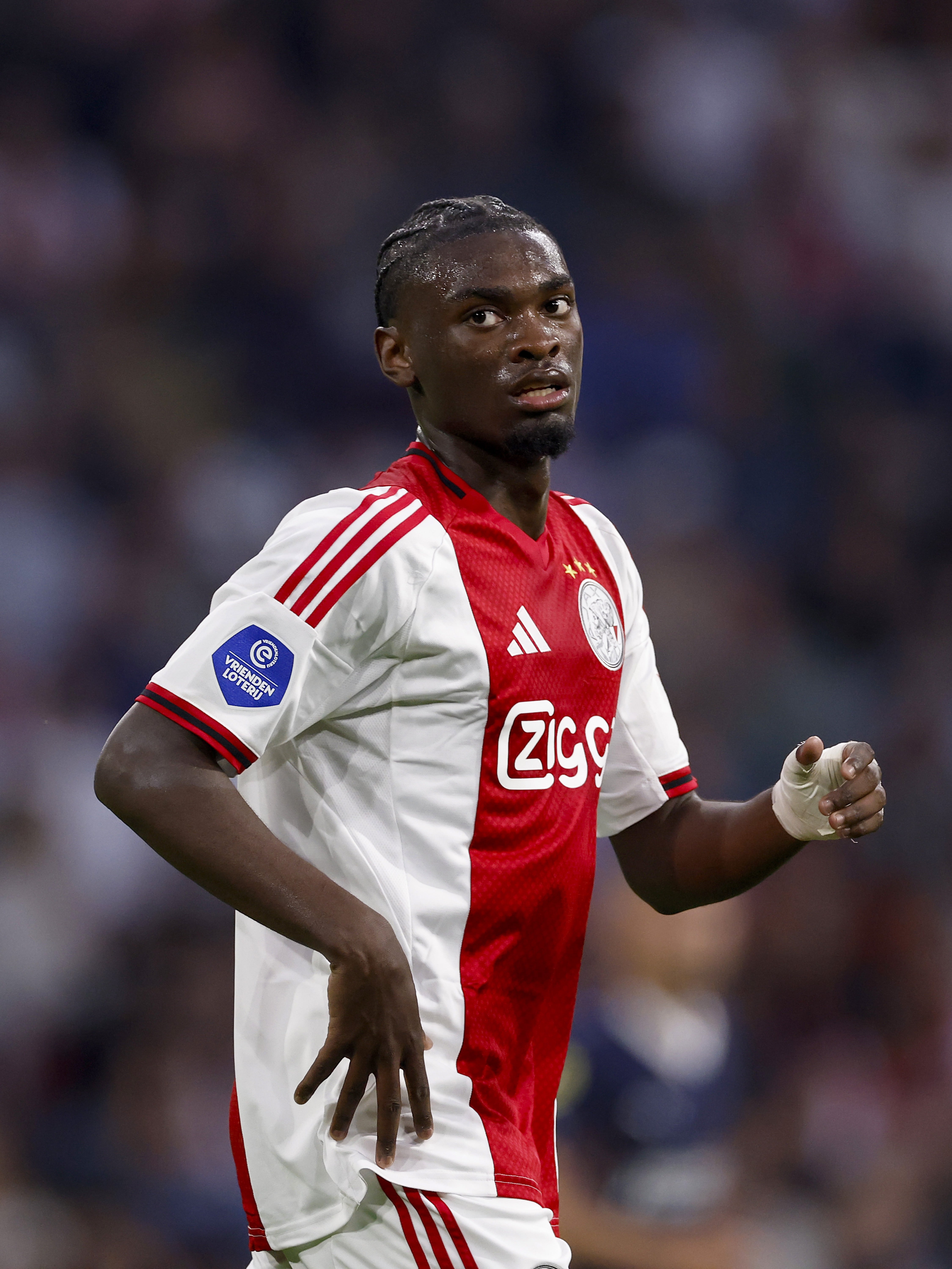 Jorthy Mokio, del Ajax de Países Bajos.