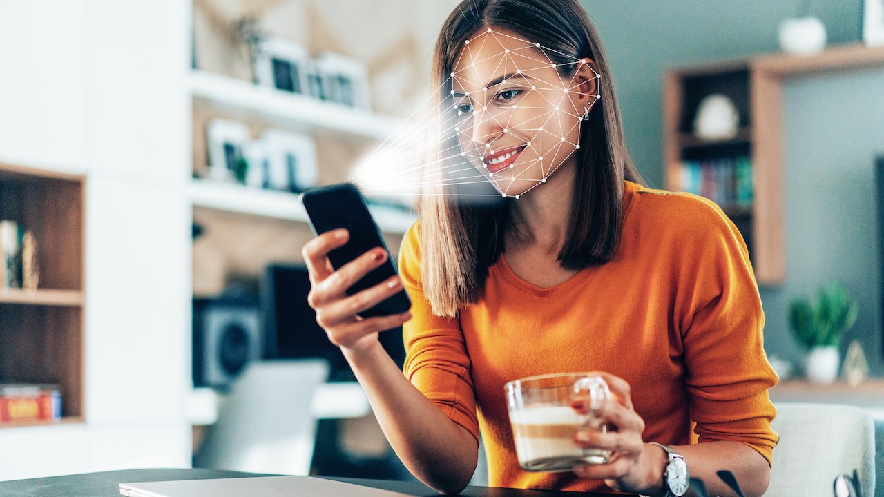 Con esta tecnología, el usuario realiza solo una vez el registro y a partir de ello puede acceder con solo una selfie a productos y servicios de entidades de manera sencilla, segura y sin tantos pasos o clics en la validación de identidad.