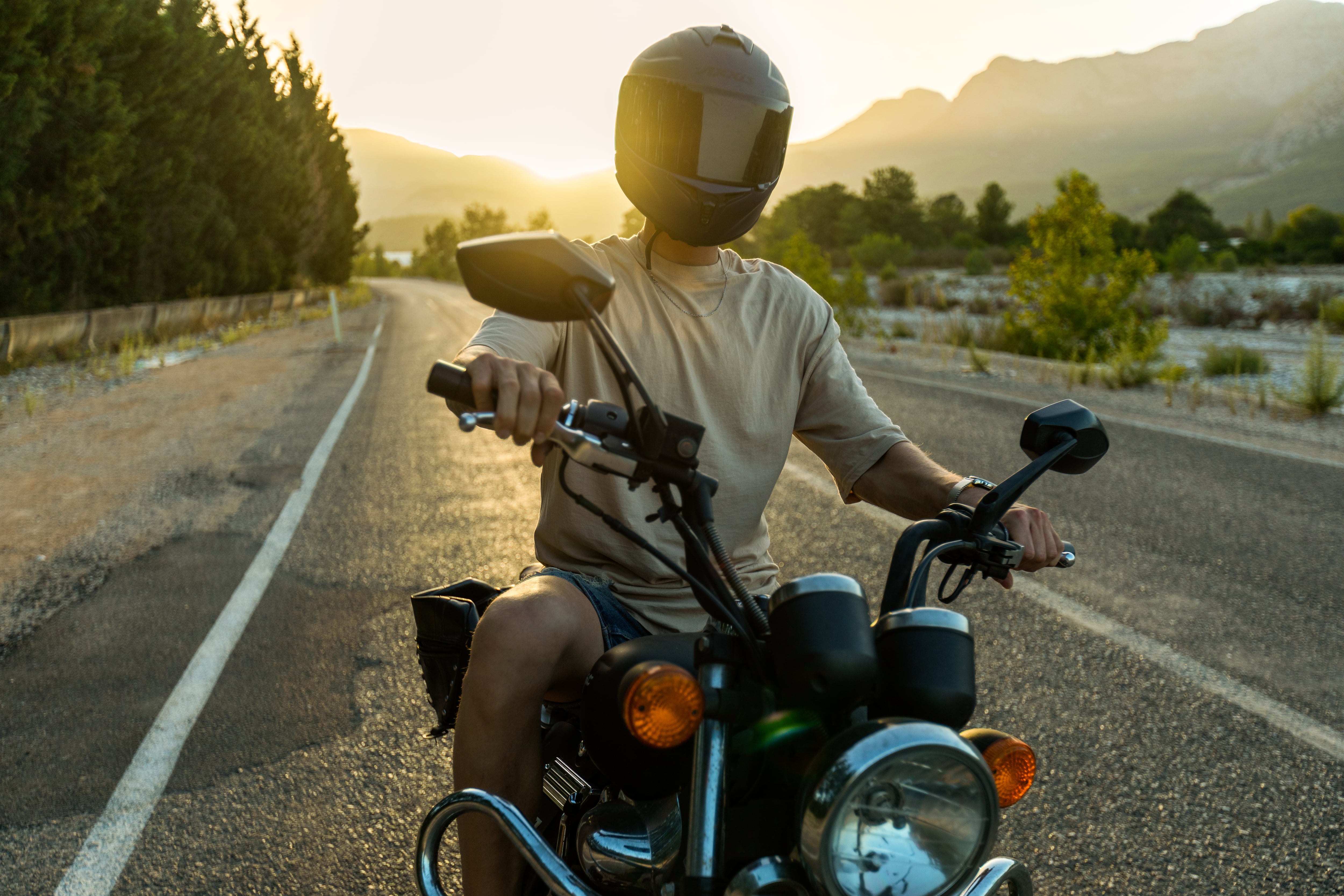 Evitar estos errores es clave para una conducción segura en motociclistas principiantes.
