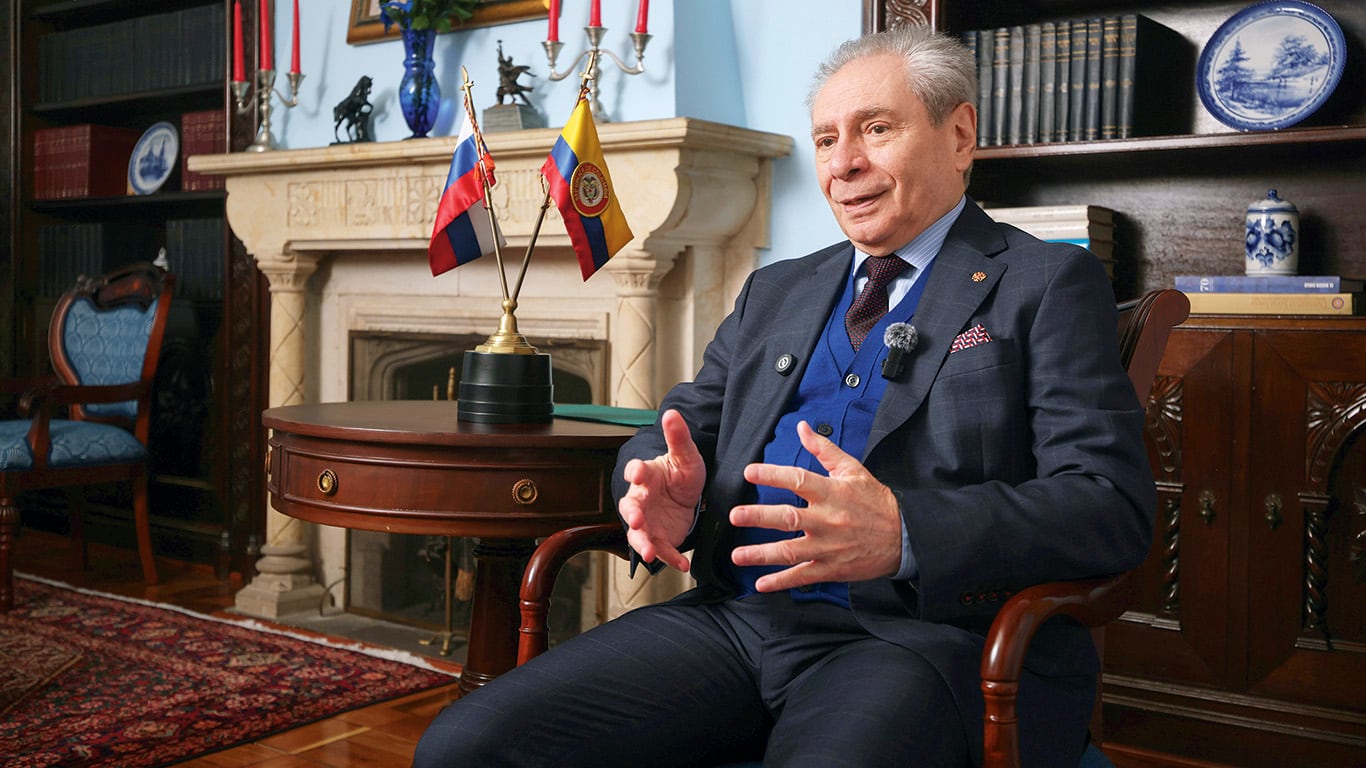 El embajador de Rusia en Colombia, Nikolay Tavdumadze, recordó que la decisión del Gobierno Petro para buscarle una salida a la crisis de los MI-17, con una empresa de Estados Unidos, terminó en un posible caso de corrupción.