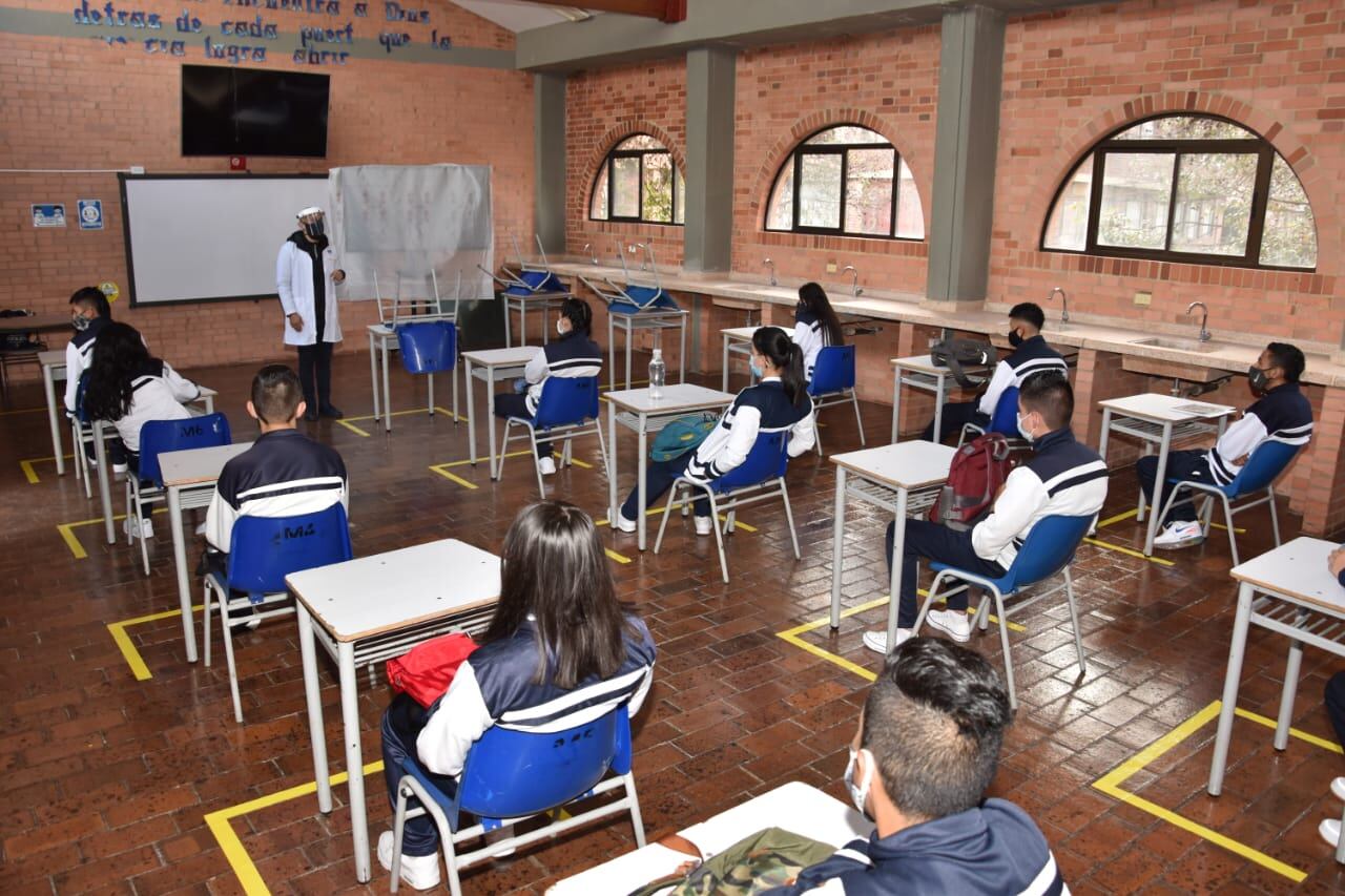 Colegio distrital regreso a clases presenciales