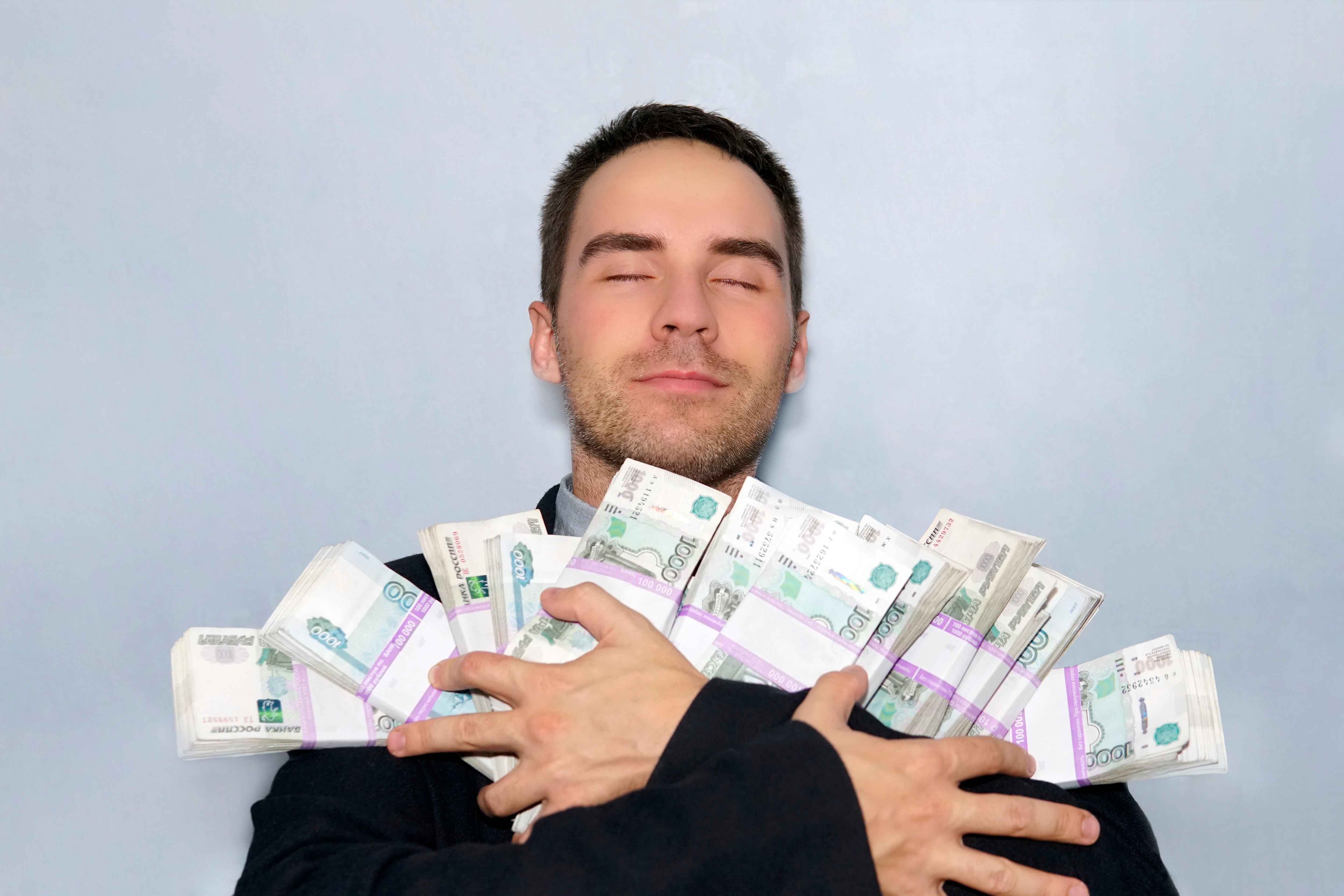 Las personas buscan volverse millonarias para mejorar su estilo de vida.