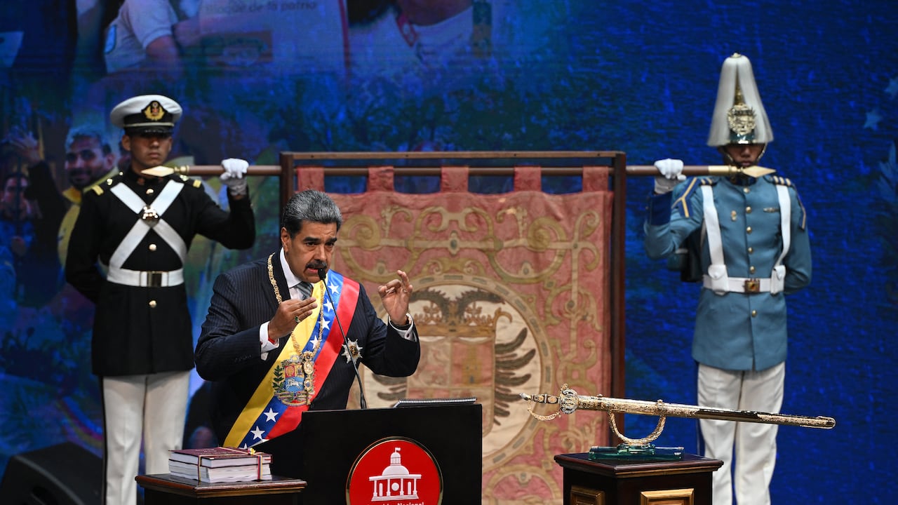 El presidente de Venezuela, Nicolás Maduro, pronuncia su discurso anual ante el parlamento en Caracas el 15 de enero de 2025. (Foto de Federico PARRA / AFP)