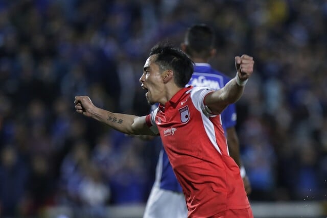 Fabián Sambueza celebrando el tercer gol de Santa Fe ante Millonarios, el 23 de octubre de 2019. Al final, el 'león' se impuso por 4-2.