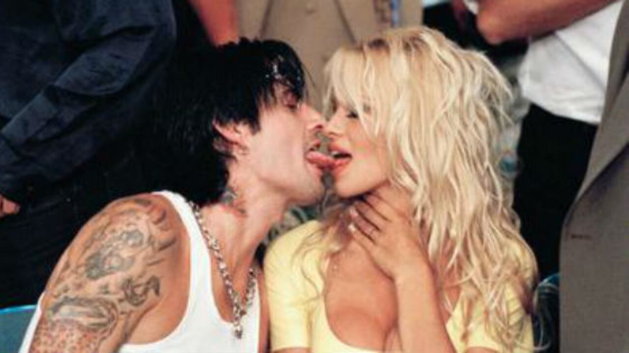 Tommy Lee habría amenazado con un arma al electricista, por lo que este quiso vengarse.