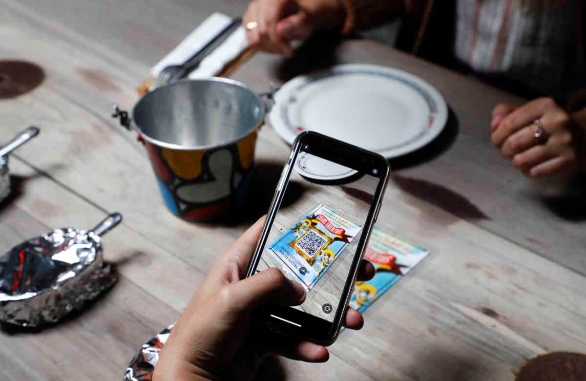 “Aquí nos vamos a ver pronto. Poderosos en el sentir. En el abrazar. En el mirarse. Gozosos de disfrutarnos. Es obvio que las puertas de Andrés siempre están abiertas. Así he manejado siempre este restaurante”, fue la promesa que se cumplió al fin esta semana. Foto: Guillermo Torres/SEMANA