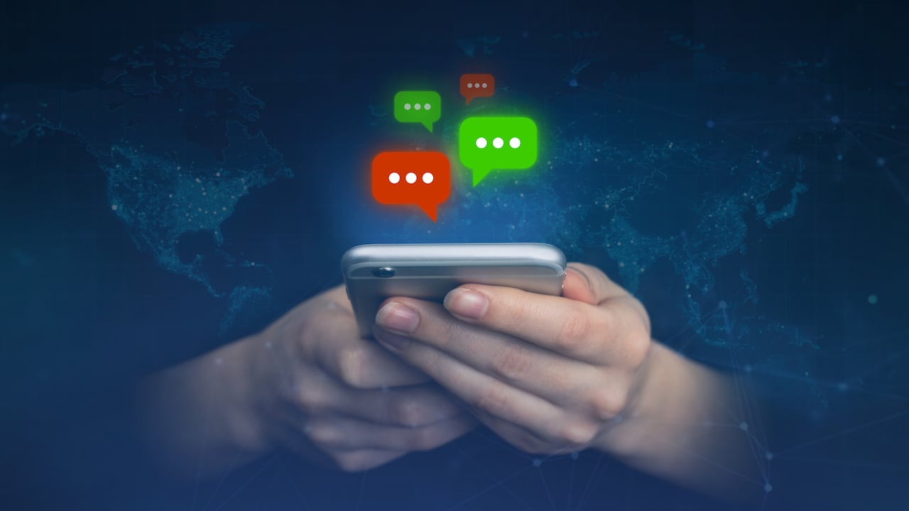 Teléfono, redes sociales