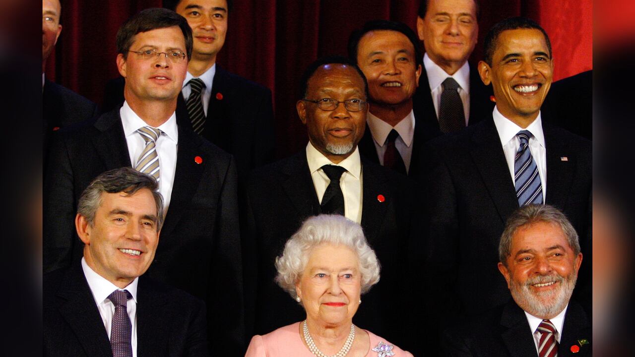 Berlusconi y reina Isabel II