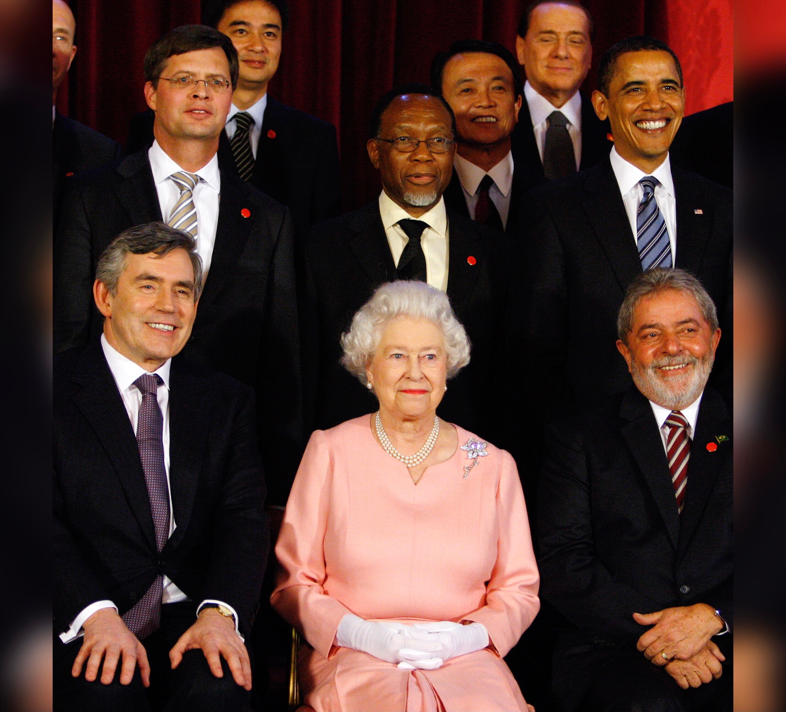 Berlusconi y reina Isabel II