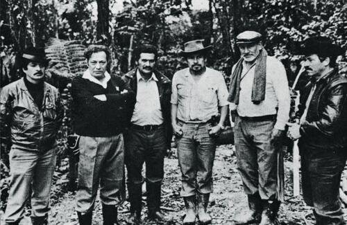 Estos son algunos de los sobrevivientes de la operación Marquetalia. De izquierda a derecha, Fernando Bustos, Manuel Marulanda, Jaime Guaracas, Miguel Pascua, alias 'Joselo' y 'Nariño'.