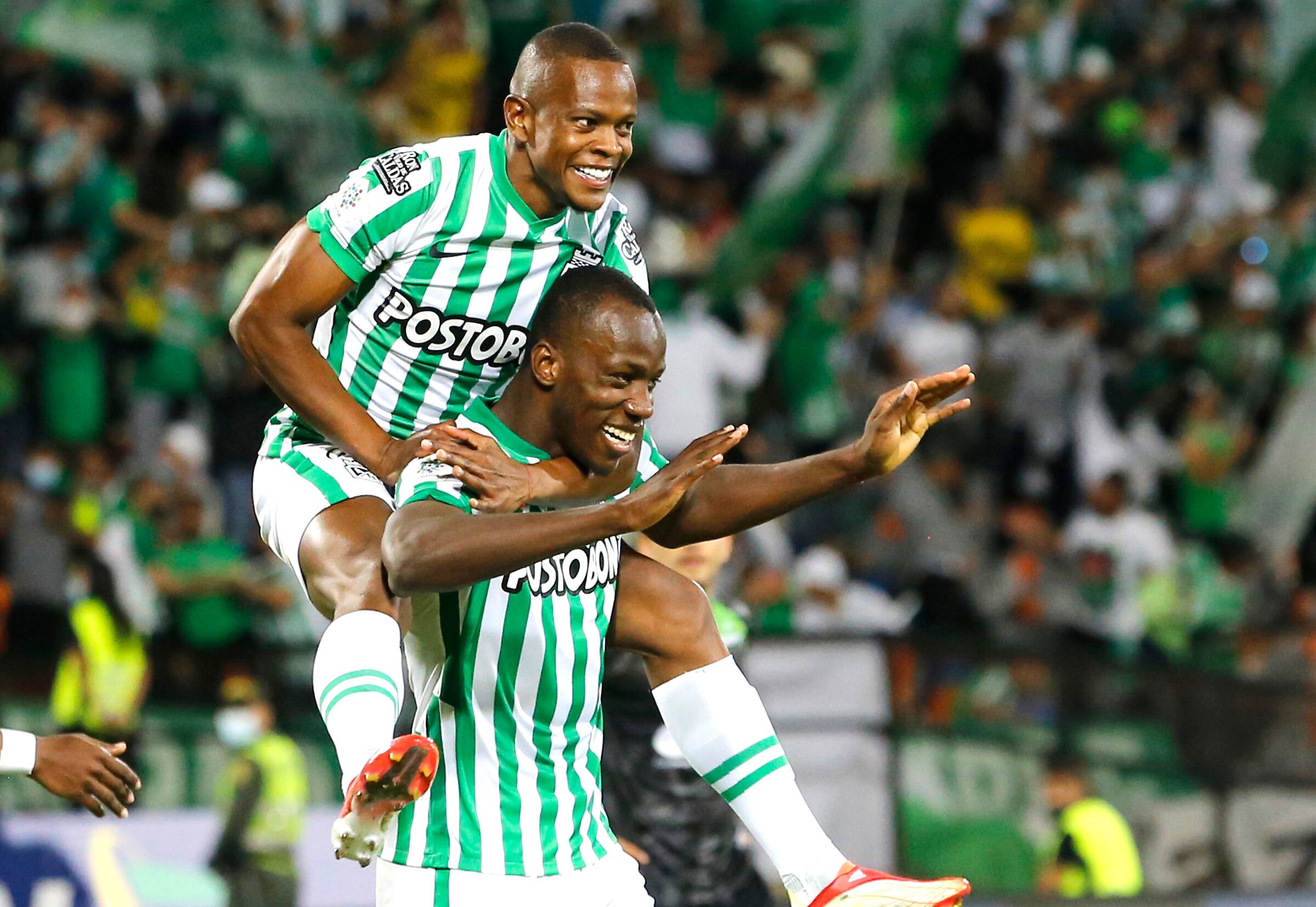 MEDELLÍN- COLOMBIA,  12-09-2021 .Baldomero Perlaza de La Equidad celebra después de anotar el gol de su equipo durante partido por la fecha 9 entre Atlético Nacional y La Equidad como parte de la Liga BetPlay DIMAYOR II 2021 jugado en el estadio  Atanasio Girardot de la ciudad de Medellín. /Baldomero Perlaza of La Equidad celebrates after scoring the  goal of his team during match for the date 9 between Atletico Nacional and La Equidad  BetPlay DIMAYOR League II 2021 played at Atanasio Giradot stadium in Medellin city Photo: VizzorImage / Donaldo Zuluaga / Contribuidor