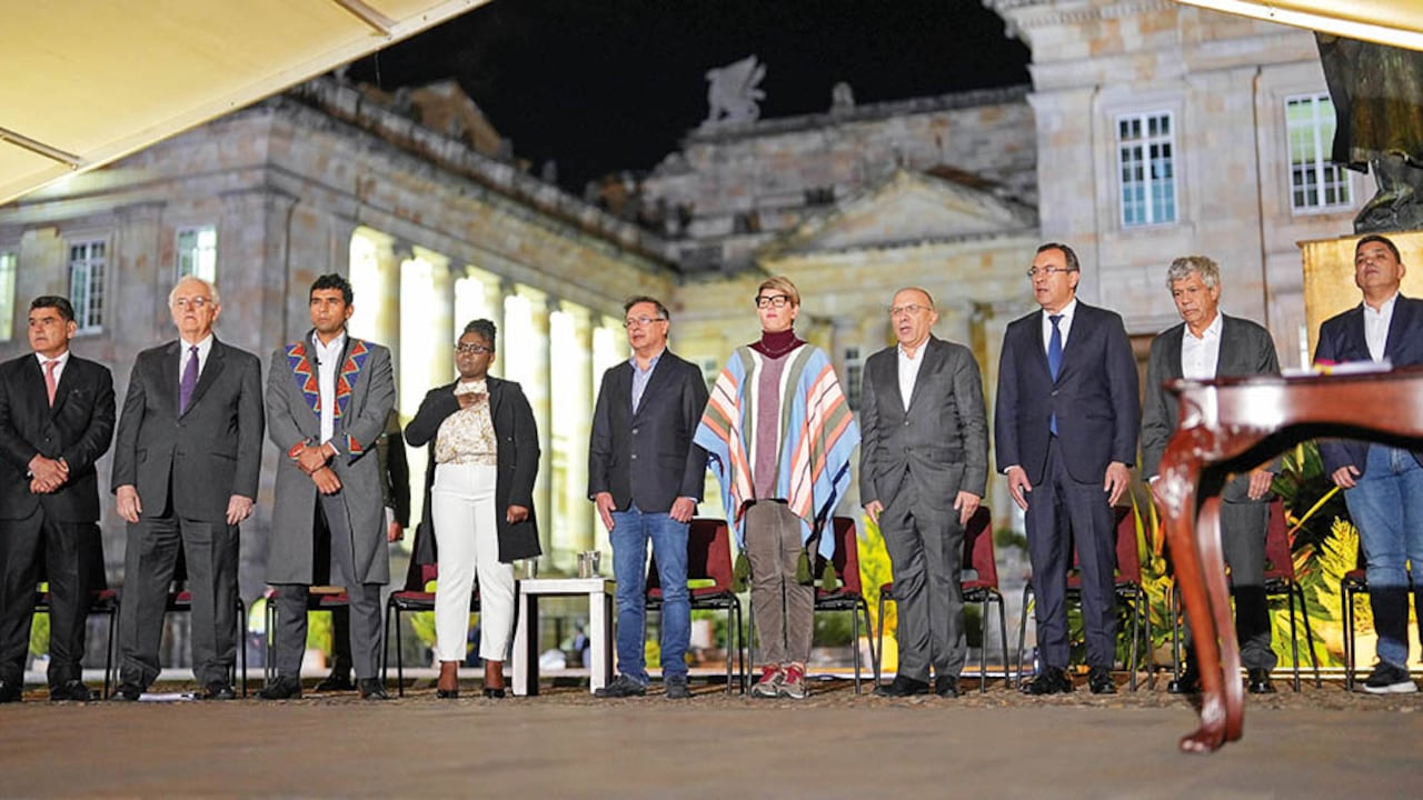 En un acto público, junto con integrantes del gabinete y del Congreso de la República, Gustavo Petro hizo el lanzamiento del Plan de Desarrollo.