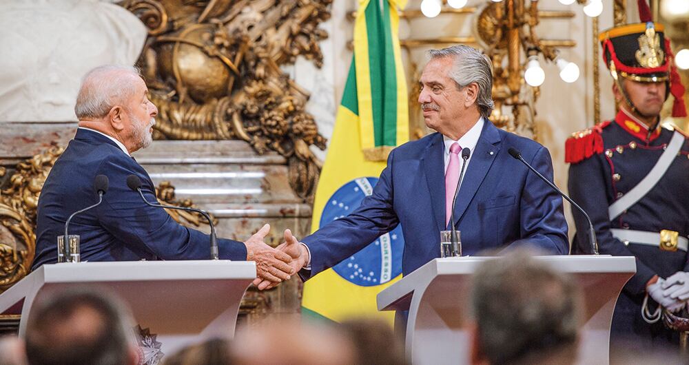 Alberto Fernández se reunió con el presidente de Brasil, Luiz Inácio Lula da Silva, para pedir un auxilio económico urgente. 
