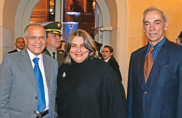 Alfonso Gómez Méndez, Mariana Garcés y Manuel José Álvarez.