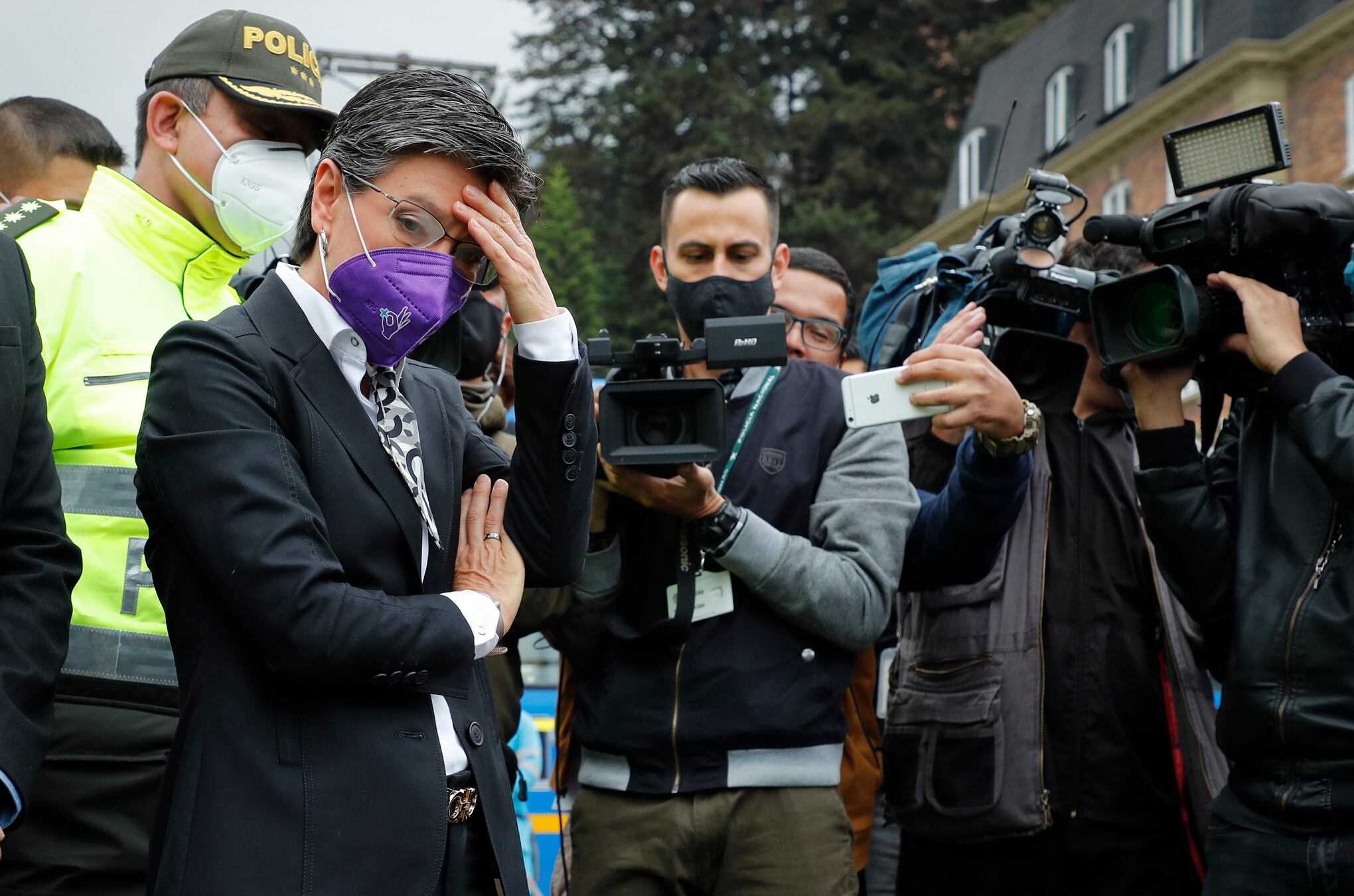 La alcaldesa Claudia Lopez asistió este jueves al homenaje que la Policía Nacional le realizó al patrullero Edwin Arnoldo Caro, quien fue asesinado en medio de un tiroteo en Bogotá sobre la carrera Séptima con calle 79