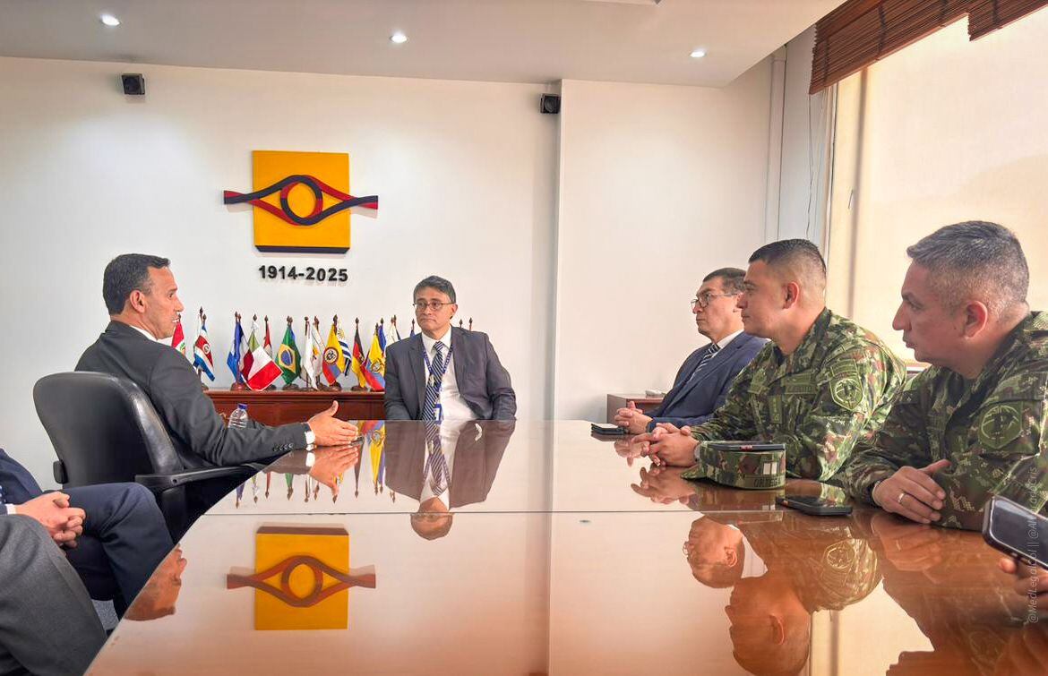 Min Defensa se reunió con el director de Medicina Legal tras el accidente del avión Hércules del Ejército en Putumayo.