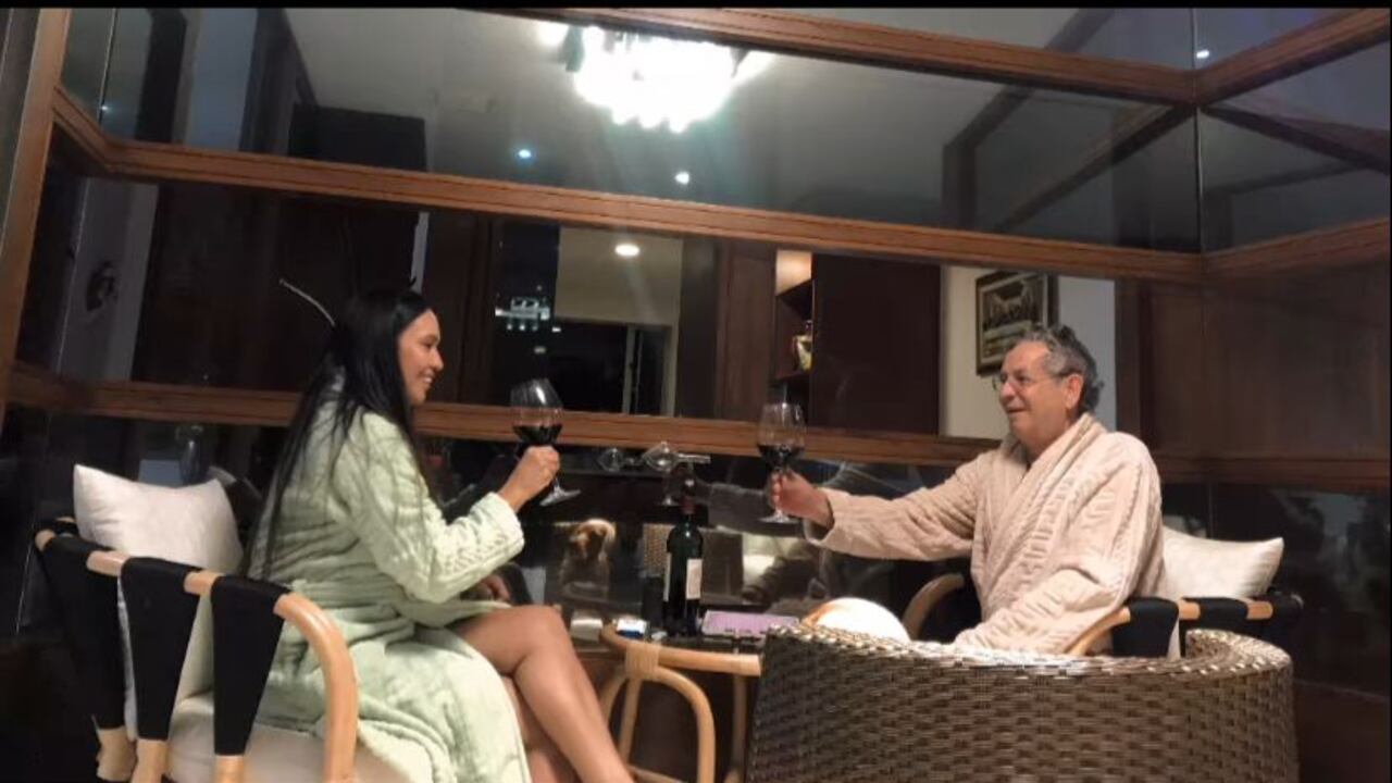 Novia del artista revela cómo fueron las últimas horas de vida de Darío Gómez.