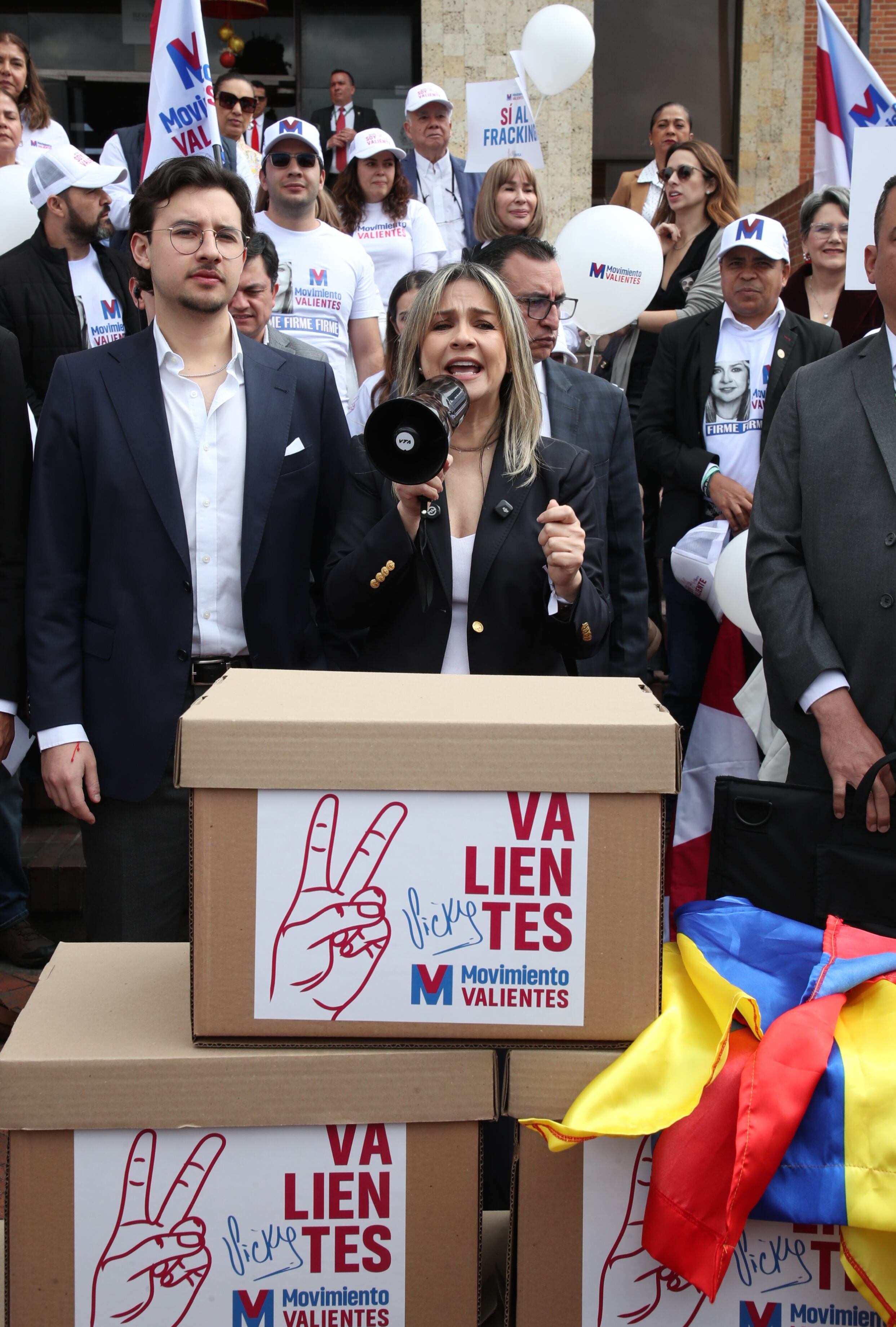 Inscripción de firmas de la precandidata presidencial Vicky Dávila en la Registraduria