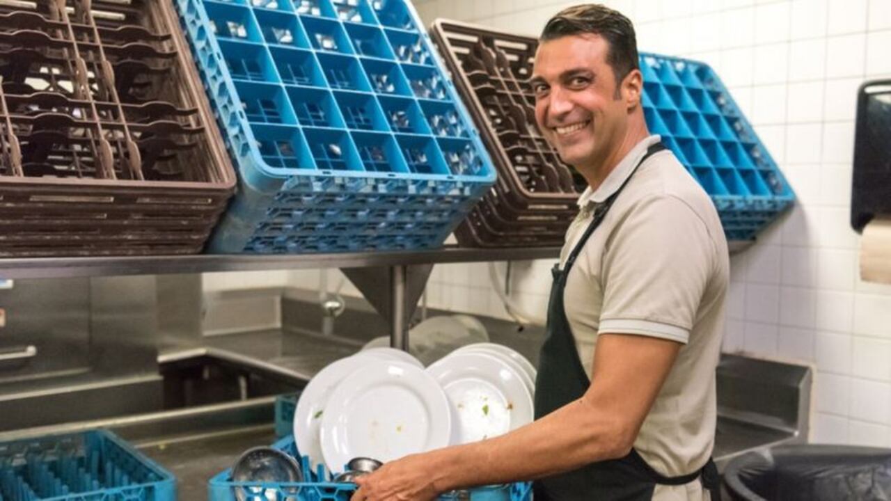 Los inmigrantes ocupan en muchas ocasiones puestos de cara al público, lo que les ha hecho más vulnerables en esta pandemia.