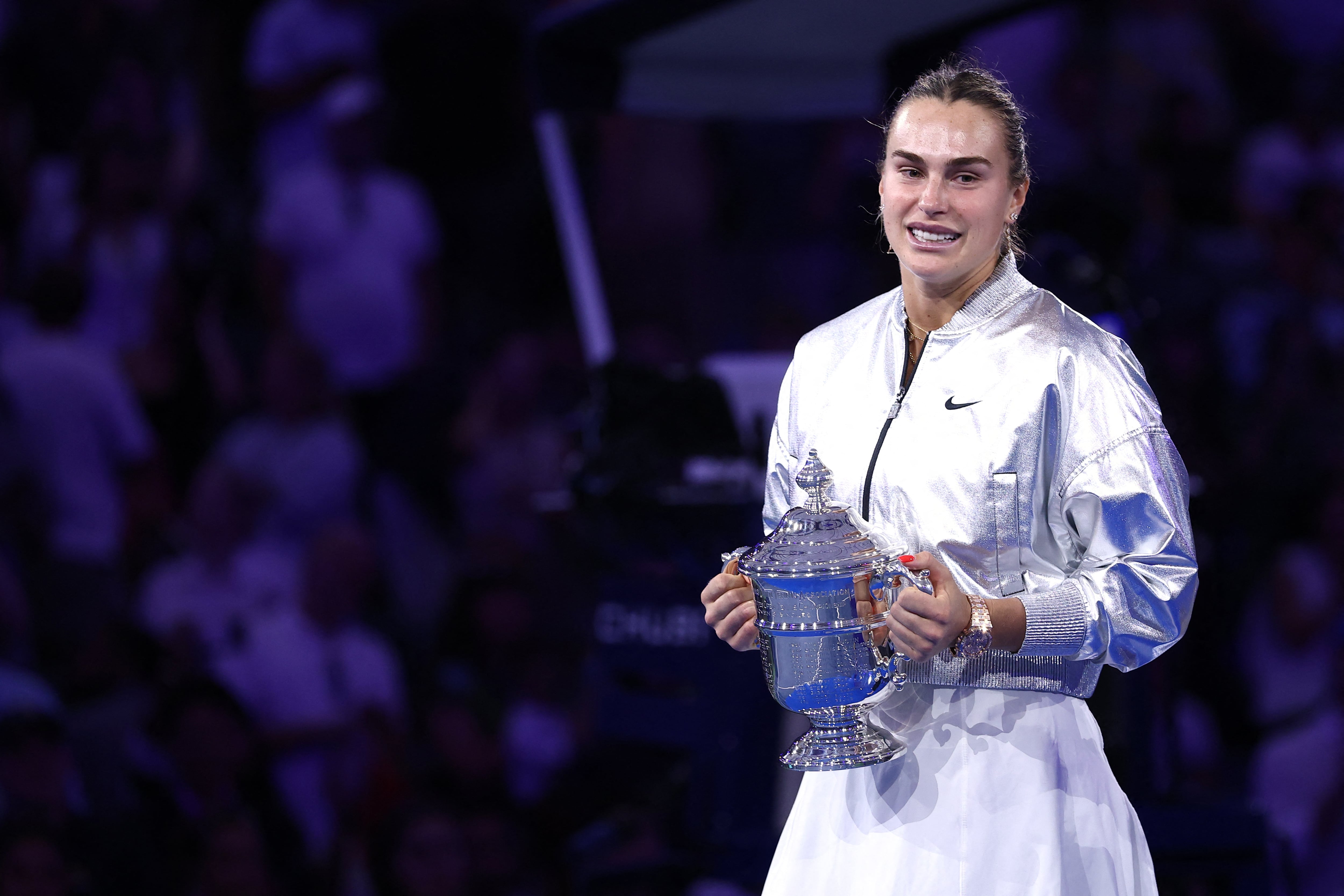 Aryna Sabalenka con el trofeo del US Open 2025