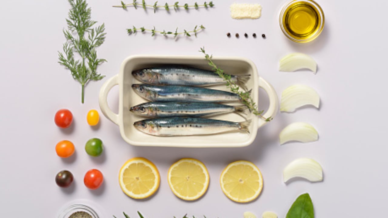 Los aceites vegetales, como los de oliva, soja, de lino, de maíz, de girasol o de nuez, son ricos en vitamina F.