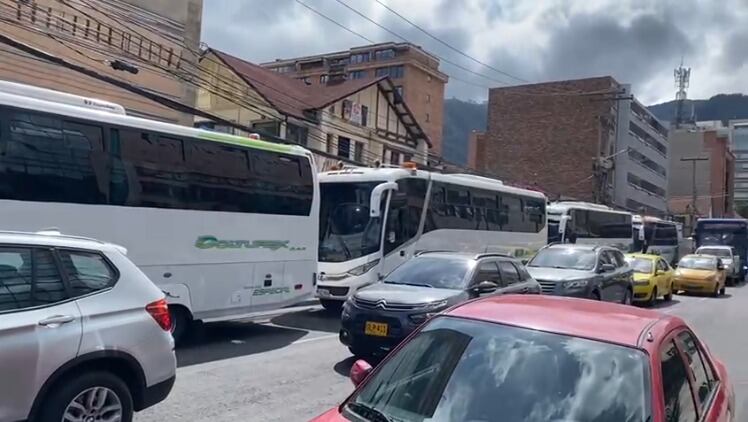 Buses para Colpensiones para las marchas.