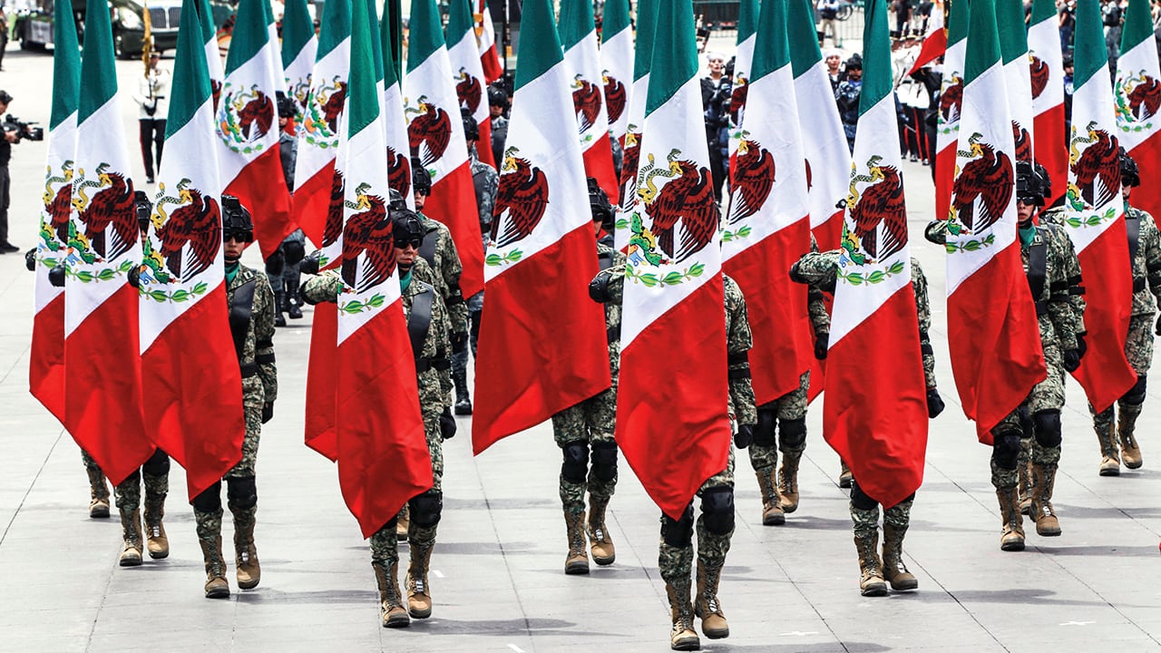 “Vamos a empezar a atacar por tierra a los carteles... Los carteles están controlando México”.