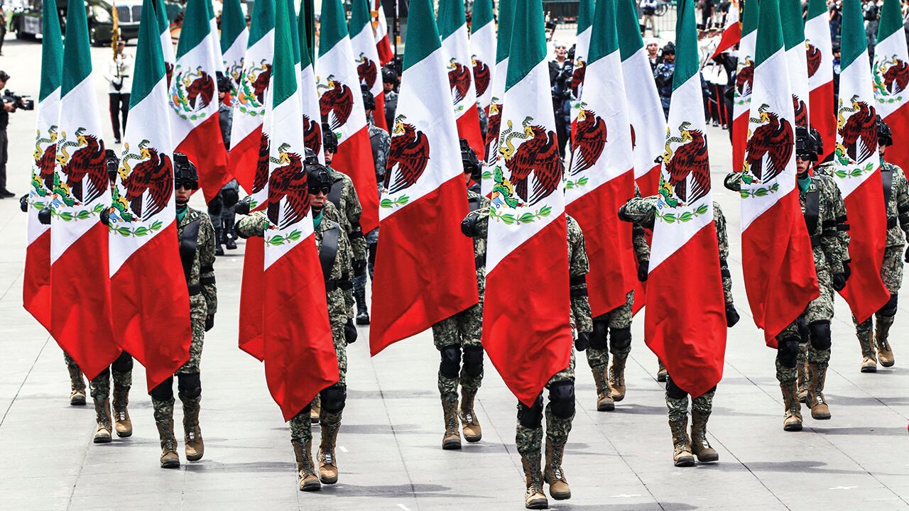 “Vamos a empezar a atacar por tierra a los carteles... Los carteles están controlando México”.