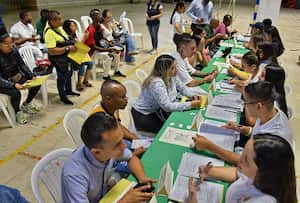Con miras a cumplir la meta de crear 1000 empleos en Cali, este miércoles, 22 de mayo, se dio inicio a la feria de empleo en la ciudad, la cual, hasta ahora, ha recibido a más de 1200 personas. Fotos Raúl Palacios / El Pais / 22 de Mayo 22 del 2023 Cali.
