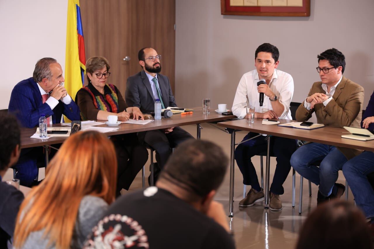Reunión ministros de Transporte, Trabajo y TICs, con vocero de las plataformas de transporte y gremios del transporte.