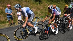 Egan Bernal en la disputa del Tour de Francia 2026