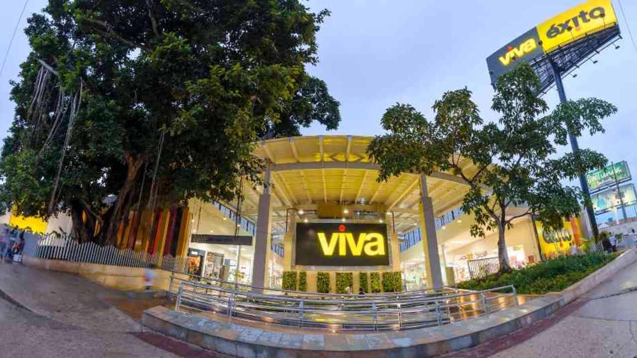 Los centros comerciales operarán con restricciones.