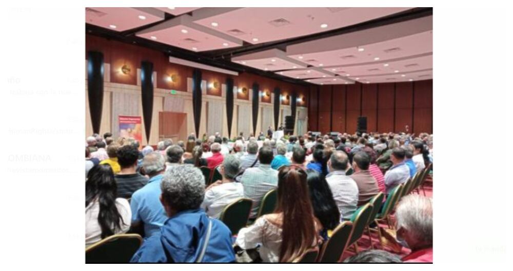 Público asistente en Ibagué a la charla de Alberto Santofimio