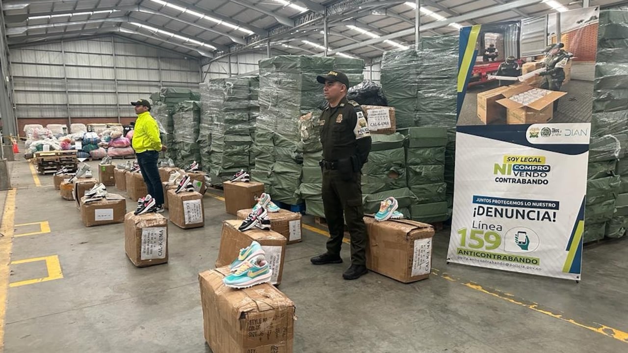 Golpe al contrabando en Cali: incautaron 5.400 pares de calzado, avaluados comercialmente en más de $300 millones.