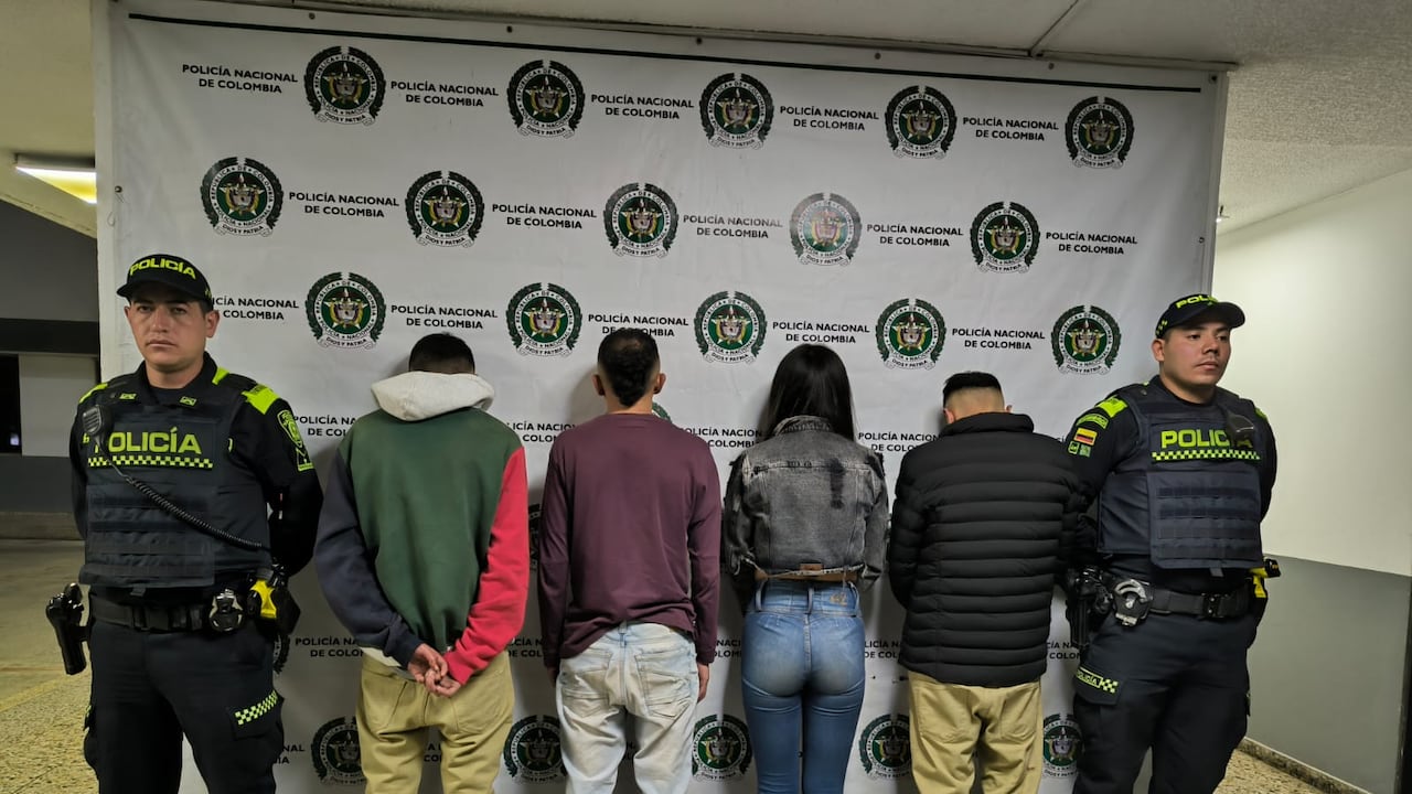 Momento de la captura de los cuatro delincuentes que secuestraron y robaron al conductor.