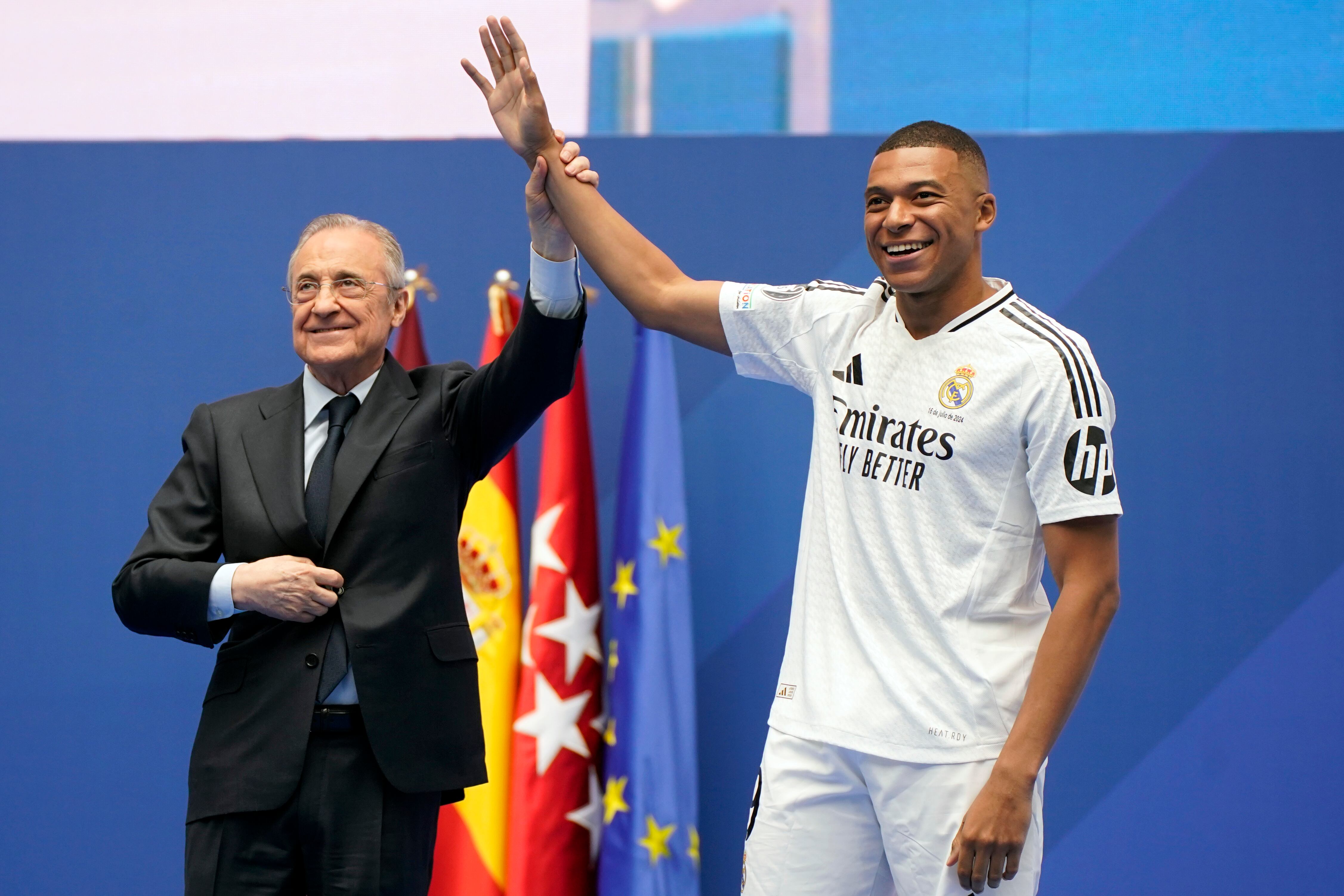 Real Madrid President Florentino Perez presents Kylian Mbappe, of France, to fans as a new Real Madrid player at the Santiago Bernabeu stadium in Madrid, Tuesday, July 16, 2024. (AP Photo/Andrea Comas)