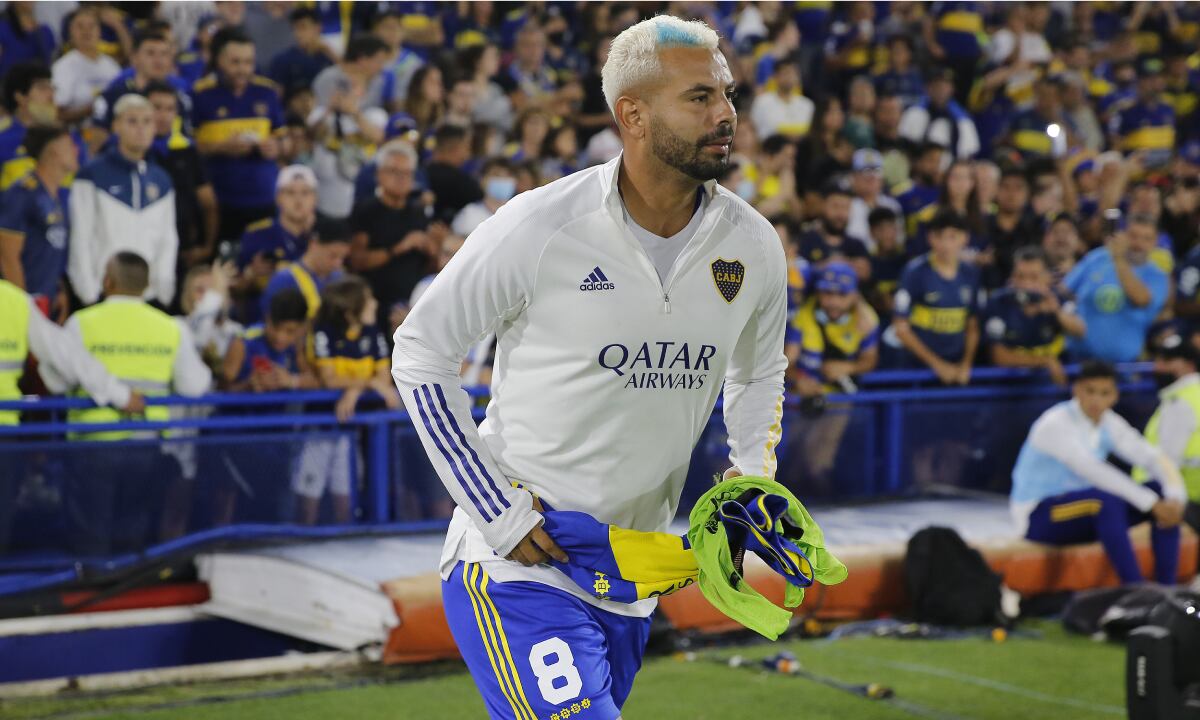 BUENOS AIRES, ARGENTINA - DECEMBER 11: Edwin Cardona of Boca Juniors enters the field before a match between Boca Juniors and Central Cordoba at Estadio Alberto J. Armando on December 11, 2021 in Buenos Aires, Argentina. (Getty Images/Daniel Jayo)