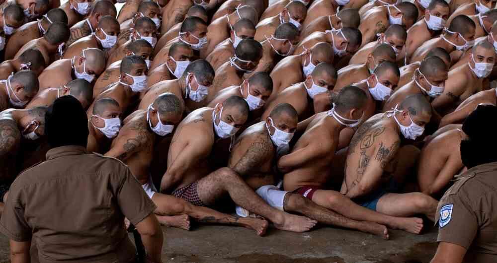 Familia tema que la detención se hubiera originado al asociarlo con un miembro de una mara.