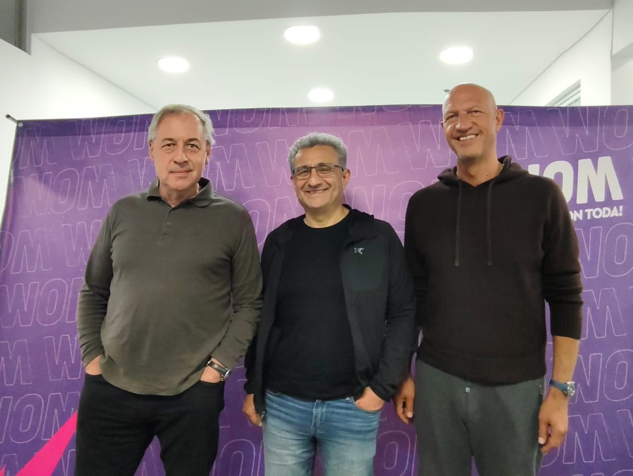Socios de Sur Holdings , nuevo dueño de WOM. De izquierda a derecha: Vitaliy Podolskiy, Stan Chudnovsky y Vitaliy Podolskiy.