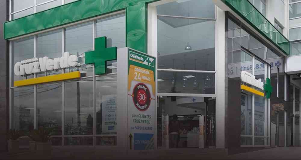 Cruz Verde anunció en su comunicado que pone a disposición de la EPS Sanitas su infraestructura de droguerías y centro de distribución para apoyar en la transición de los productos No PBS.